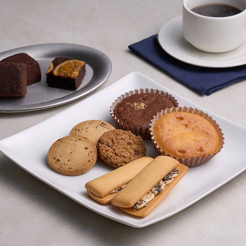 Hotel Okura Sweets Gift Set - 13 Pieces