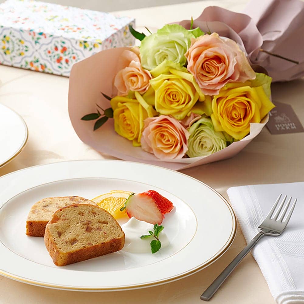 Frill Passion 8 Stems & 7 Fruit Pound Cake