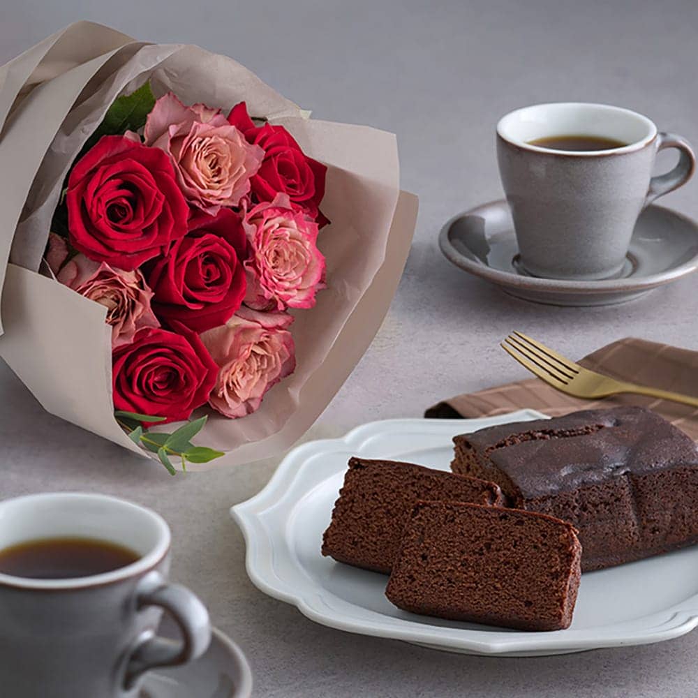 Frill Bouquet Nuance Red 8 Stems & Ginza Senbikiya Chocolate Pound Cake